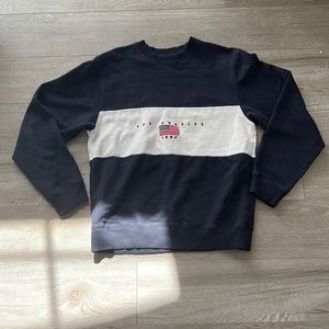 Los Angels sweatshirt. Brand: brandy Melville Size: one size fits all